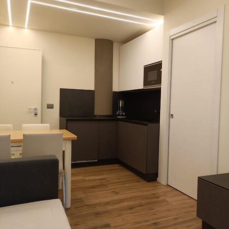 Riviera Apartments Near The Beach + Parking Розоліна-Маре Екстер'єр фото