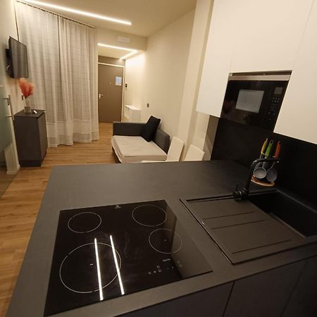 Riviera Apartments Near The Beach + Parking Розоліна-Маре Екстер'єр фото
