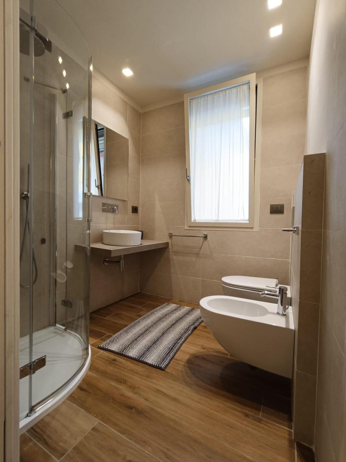 Riviera Apartments Near The Beach + Parking Розоліна-Маре Екстер'єр фото