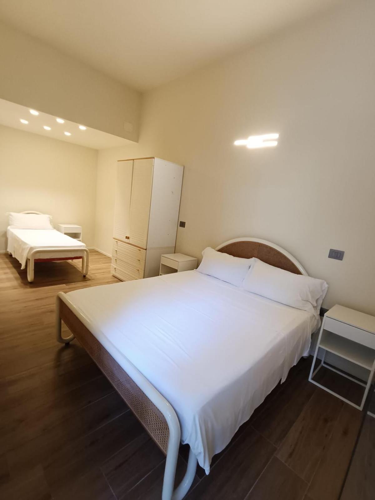 Riviera Apartments Near The Beach + Parking Розоліна-Маре Екстер'єр фото